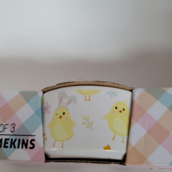 Signature Stoneware ramikens set of 3 Spring themed -pastel print..New in Box - Picture 3 of 6